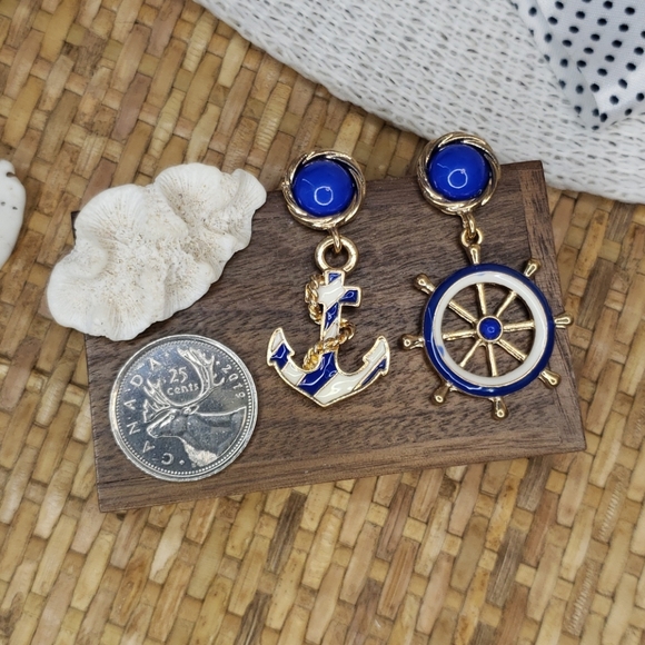 2/$15 NWT fashion anchor and wheel earrings - Picture 4 of 4